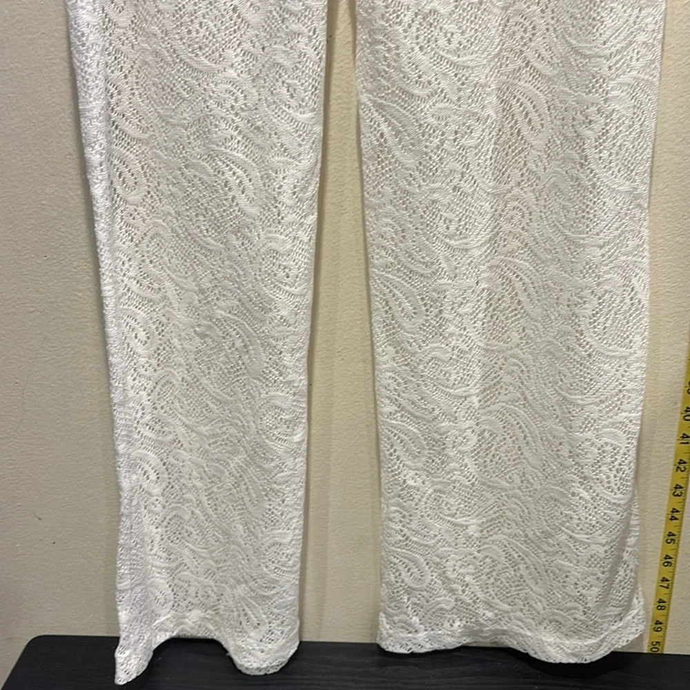 Xhilaration chic white